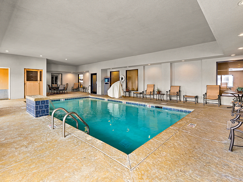 Indoor swimming pool at Sonesta Essential Indianapolis Airport