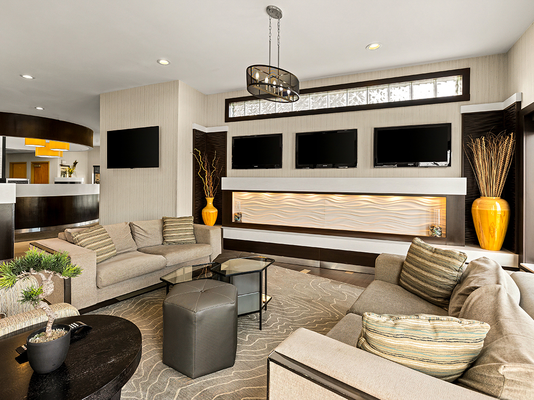Lobby area at Sonesta Essential Indianapolis Airport