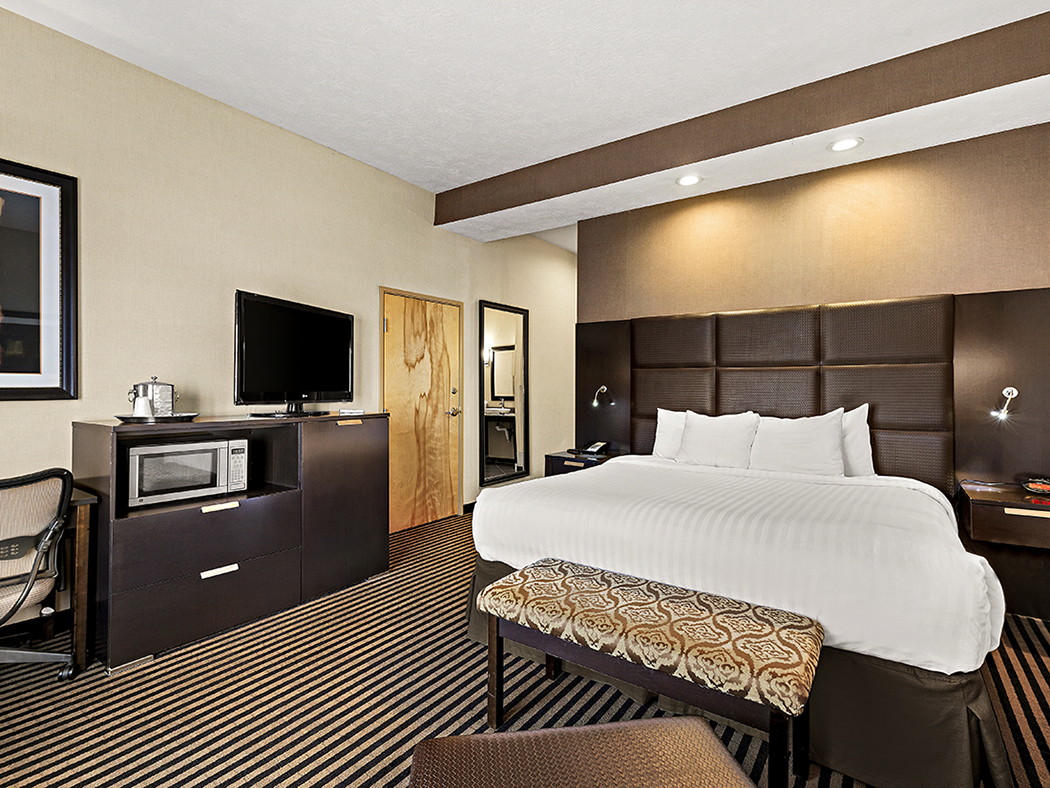 Accessible king room at Sonesta Essential Indianapolis Airport